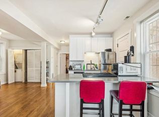 1018 W Roscoe St APT 1, Chicago, IL 60657