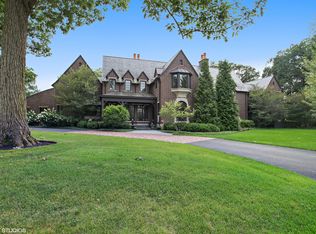 1163 Heritage Oaks Dr, Northbrook, IL 60062