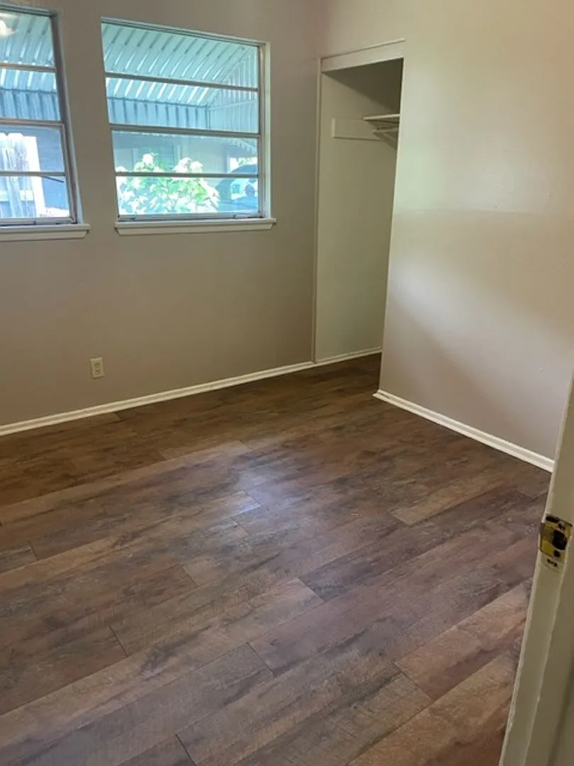 411 Lindenwood Drive — Photo 3