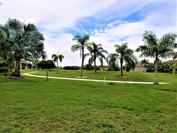 5th image of 3610 Carmichael Dr
