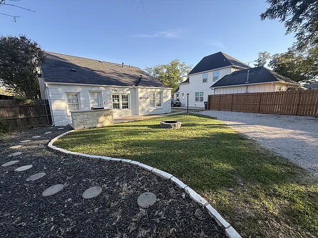 2809 Benbrook Blvd — Photo 3