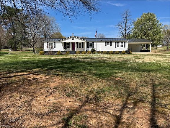 4th image of 3932 Piney Mountain Rd