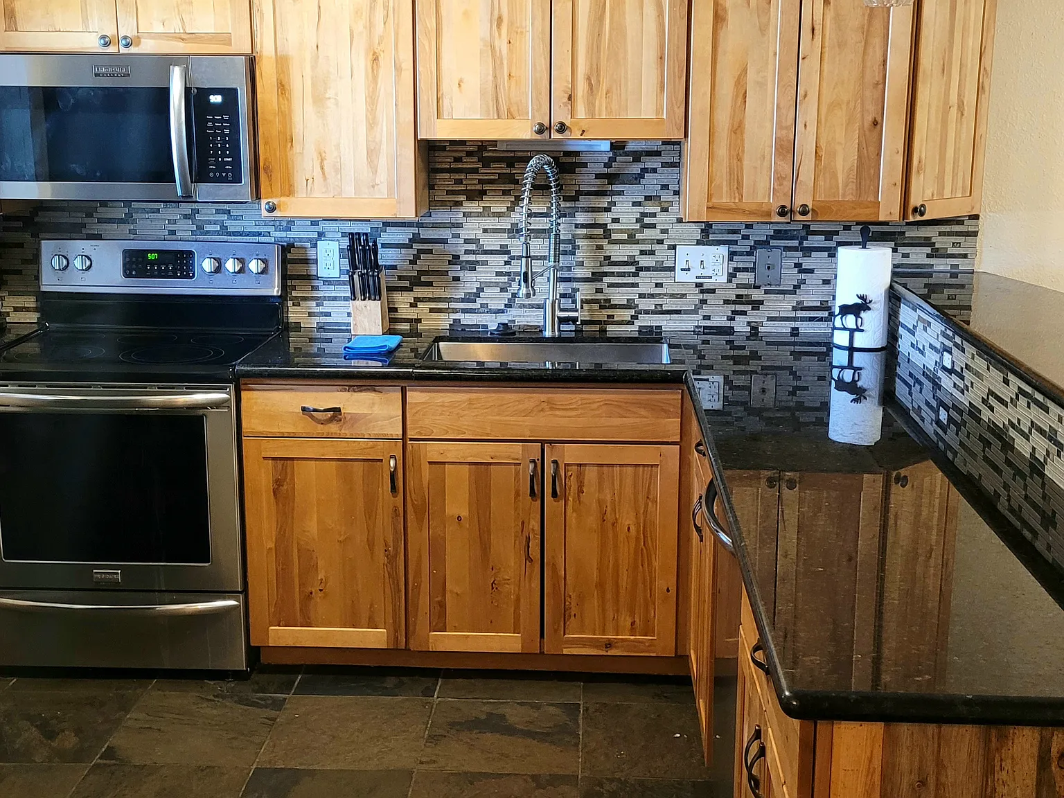 50 Village Dr — Photo 2