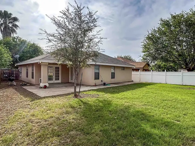 2083 Quito Loop — Photo 11