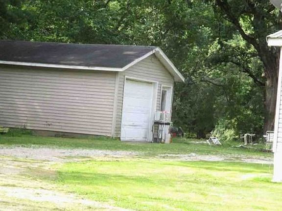 3rd image of 6674 S Roby 1000 West Rd
