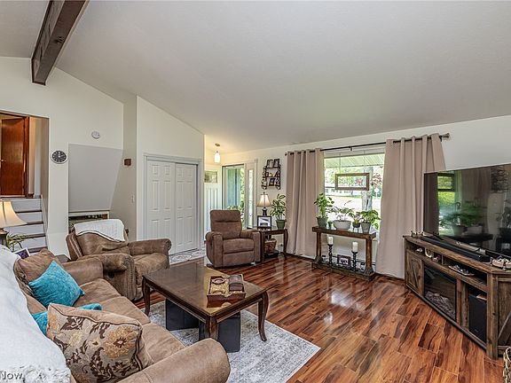 5th image of 4060 Laurel Rd
