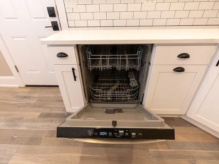 Pf-Arg, 2850 W Barry Series — Photo 8