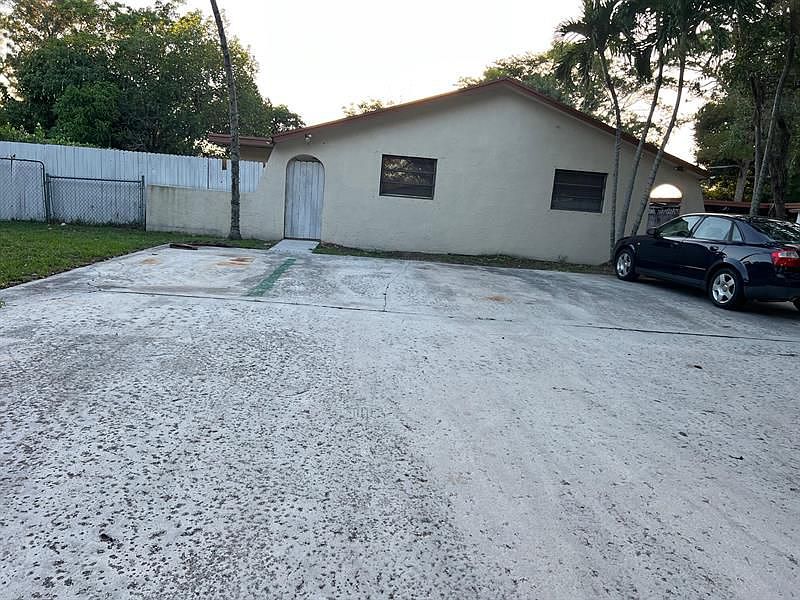 1st image of 1871 Forest Ave