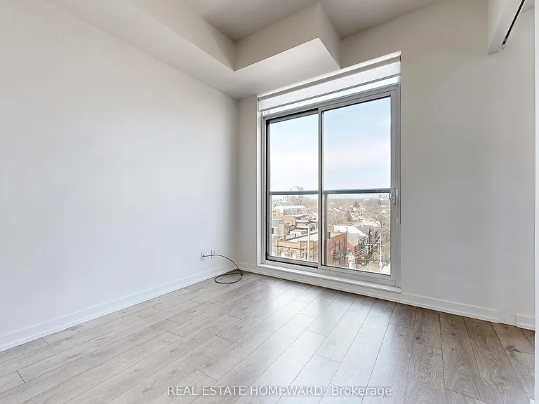 297 College St #722 — Photo 4