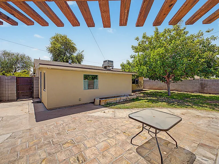 2104 N Comanche Dr — Photo 35