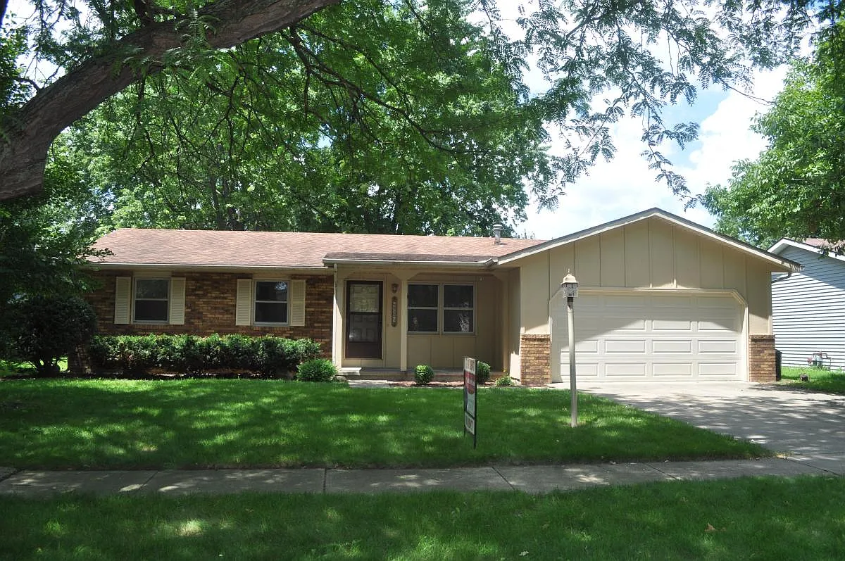 2319 Hackberry Ct photo 1