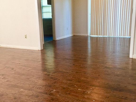3rd image of 1808 Parkwood Ln APT 11