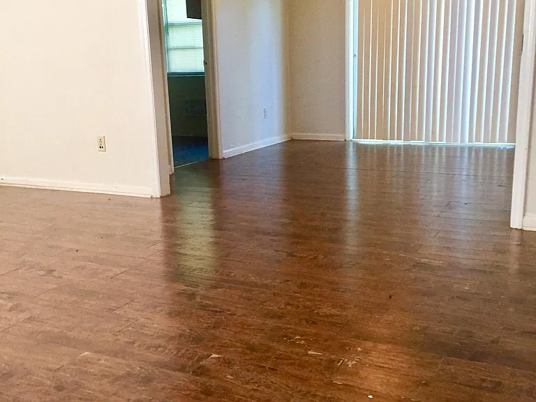 1808 Parkwood Ln #11 — Photo 3