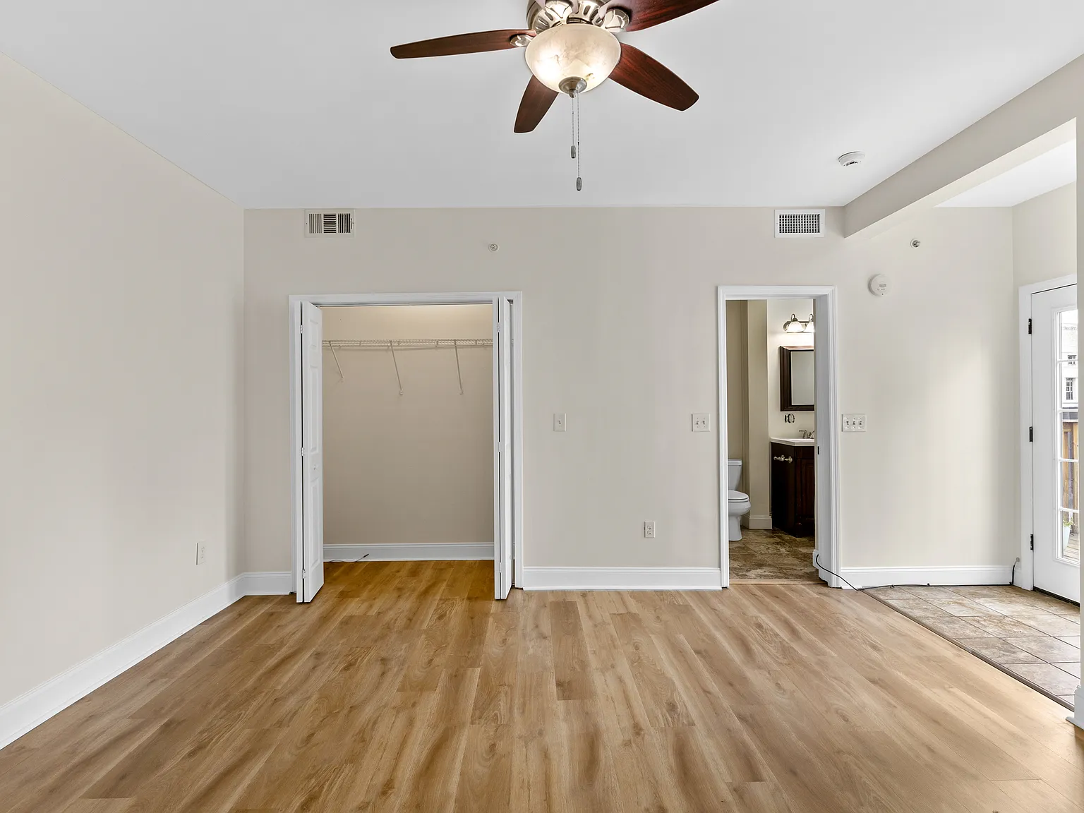 1 bed, 900 sqft, $1,650 — Photo 4