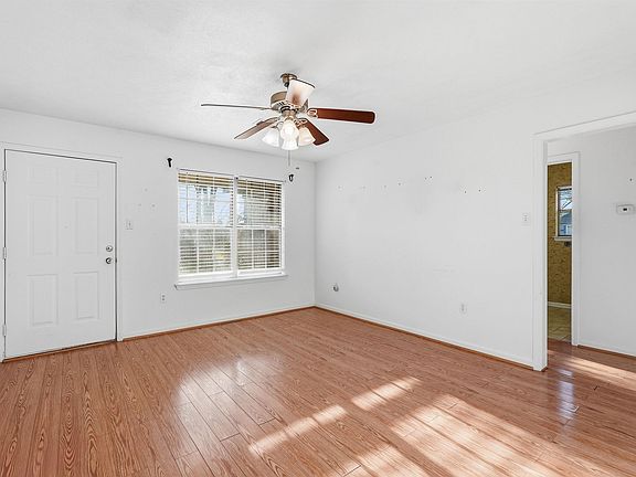 4th image of 235 Great Fls