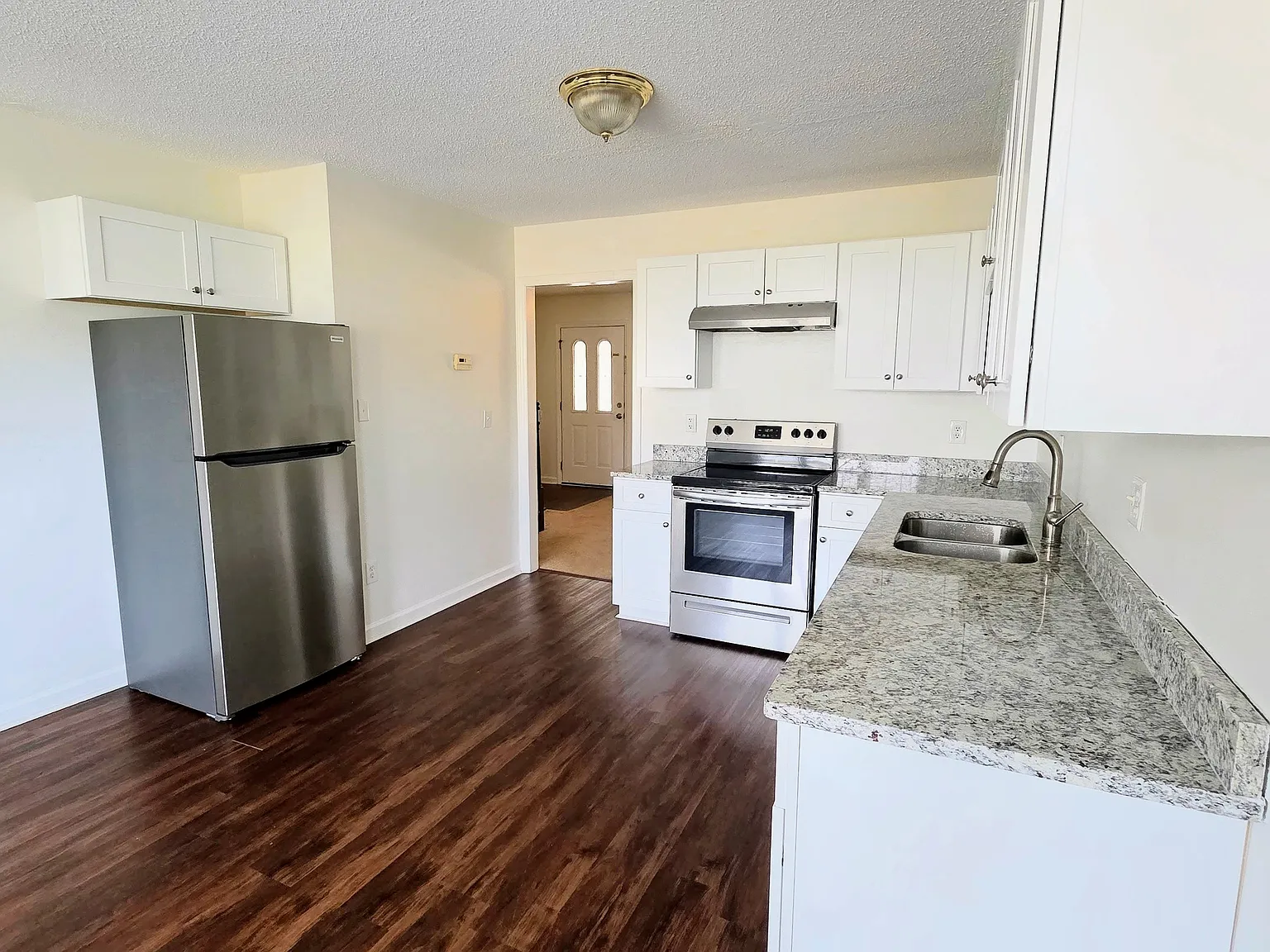 3 bed, 2.5 bath, 1294 sqft, $1,650 — Photo 4