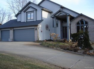 9275 Davisburg Rd, Clarkston, MI 48348