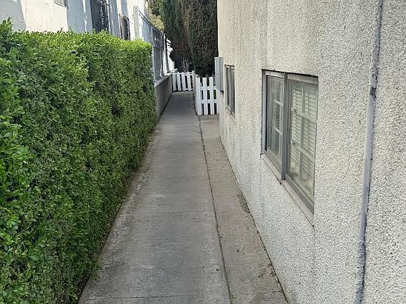 5th image of 1581 College View Dr APT 1
