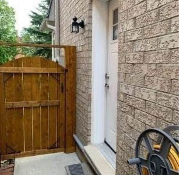 5874 Sidmouth St #BASEMENT — Photo 2