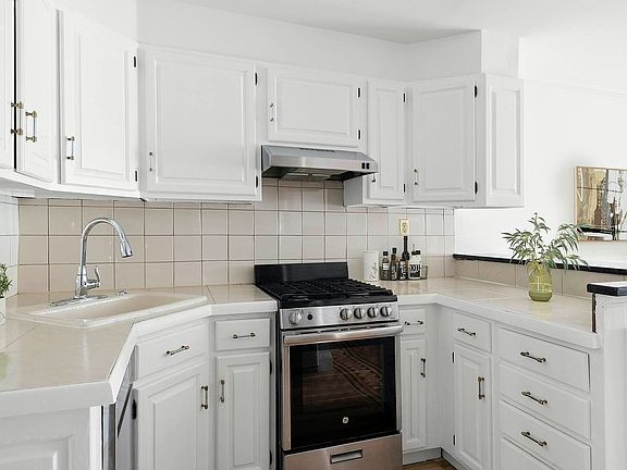 4th image of 624 6th St #1