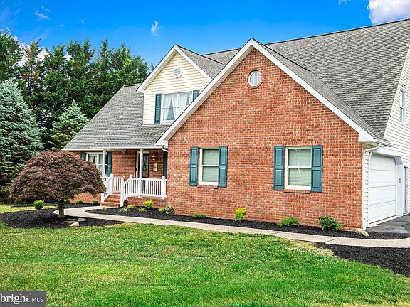 5th image of 2226 Warfield Dr