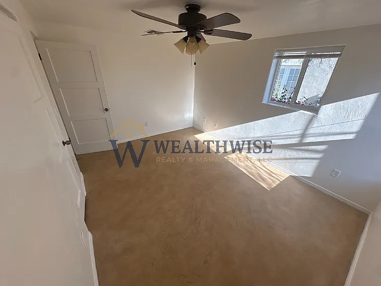 216 E Waverly St — Photo 8