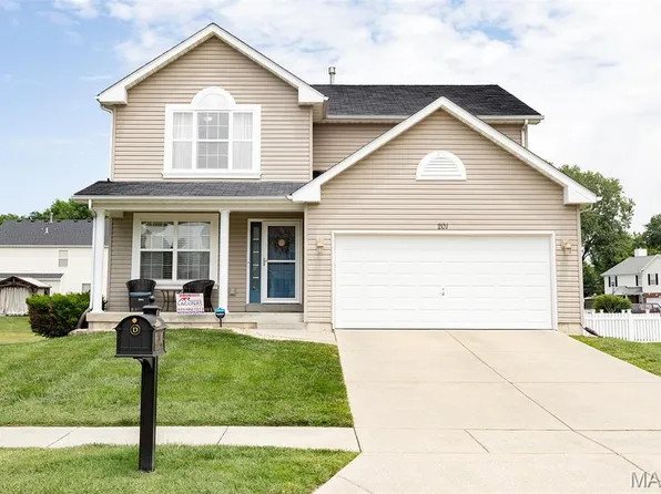 201 Americana Cir, Fairview Heights, IL 62208