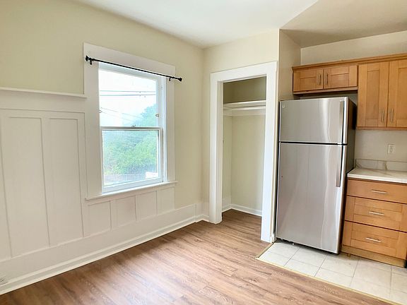 5th image of 498 30th St #0