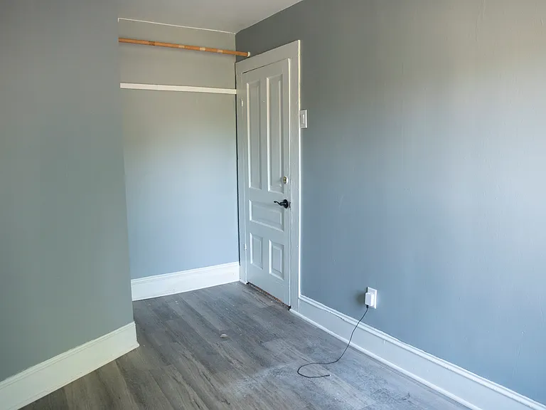 1203 S Farwell St — Photo 16