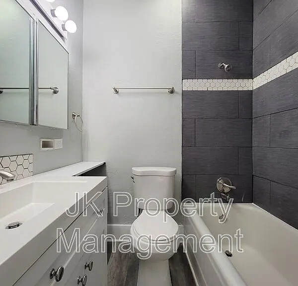 301 25th St N — Photo 17