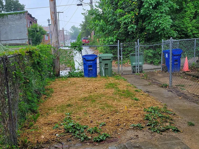 2745 W Mosher St — Photo 18