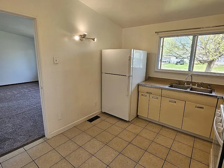 7 Evergreen Dr — Photo 2