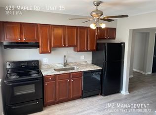 629 W Maple Rd APT 15, Clawson, MI 48017