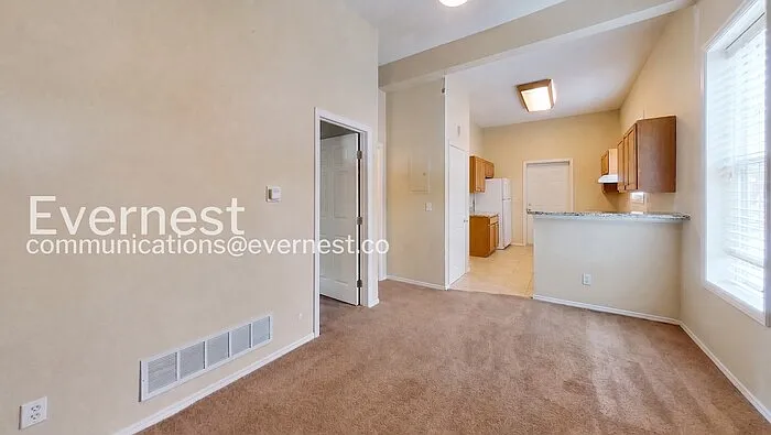 2 bed, 1.0 bath, 684 sqft, $1,595 — Photo 2