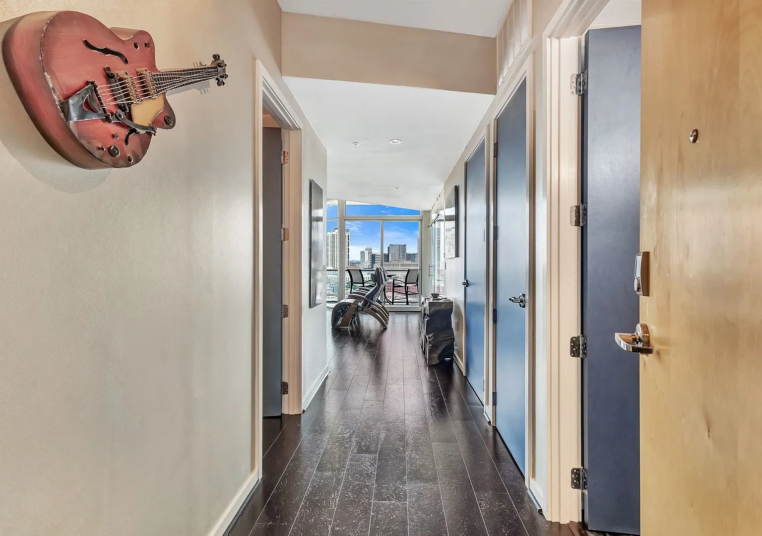 Fully Furnished 15th Floor Condo At Icon In The Gulch — Photo 3