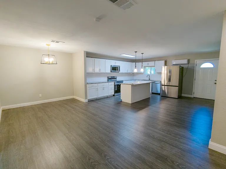 1222 S Peachtree Rd — Photo 2