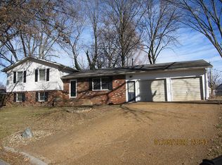 3 Robin Ct, Highland, IL 62249