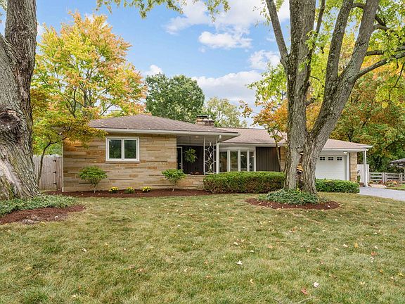3rd image of 3838 Kioka Ave