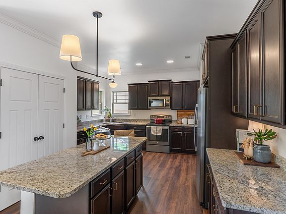 5th image of 226 Brenleigh Ct