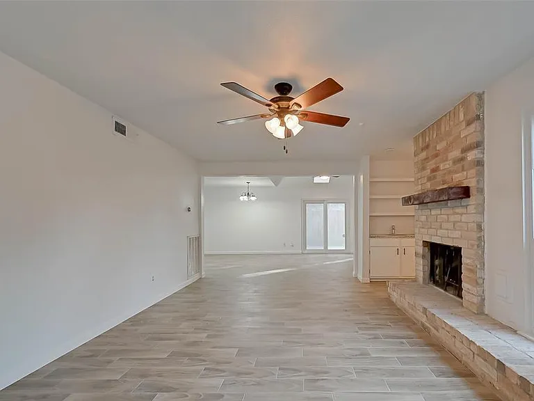 12111 Poulson Dr — Photo 9