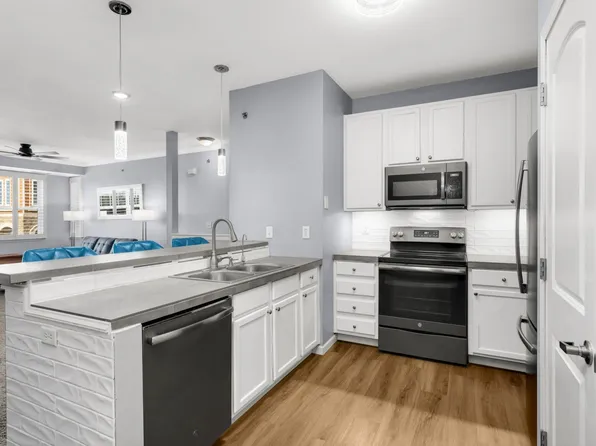 10075 City Walk Dr Unit 205, Woodbury, MN 55129