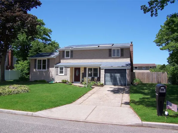 9 Falcon Avenue, Selden, NY 11784