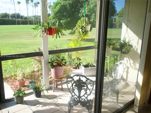 9820 S Hollybrook Lake Dr APT 106, Pembroke Pines, FL 33025