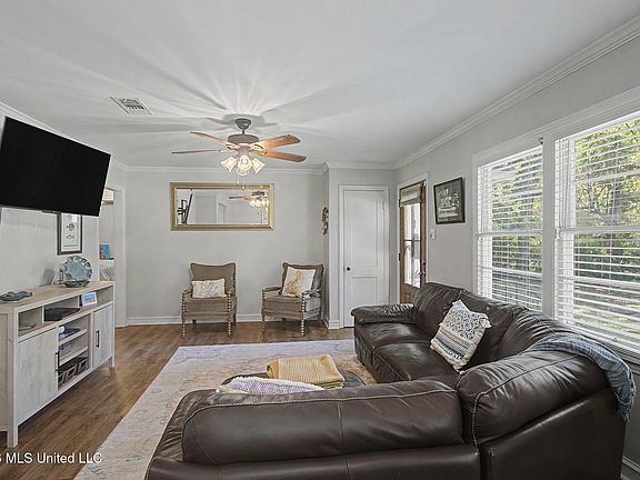 4th image of 5102 Monroe Ave