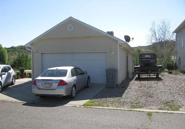 Ryden 2829 Acacia Avenue - 2829 — Photo 2