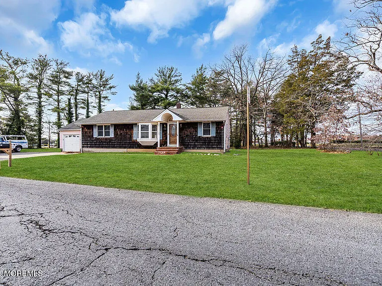 918 Charles Dr — Photo 10