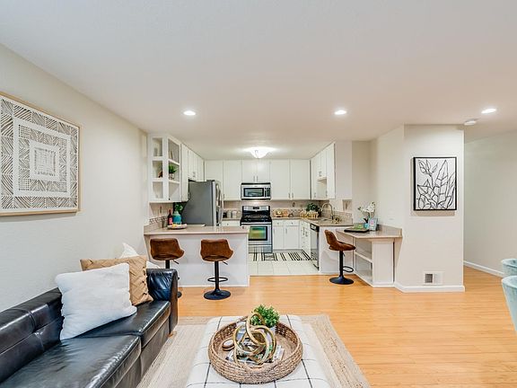 5th image of 62 Keever Ct