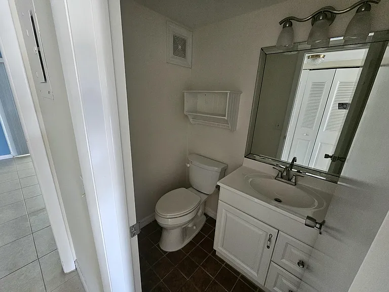 145 Sheffield St E #F — Photo 8