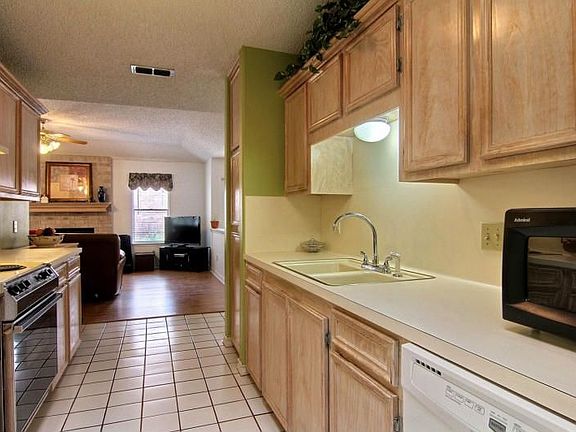 4th image of 7034 Clubgate Dr