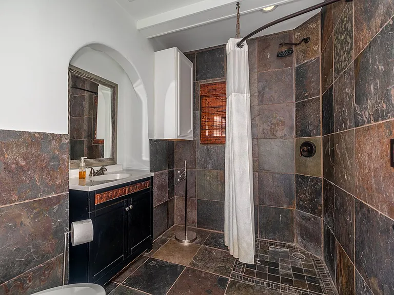 9501 Clybourn Ave — Photo 20